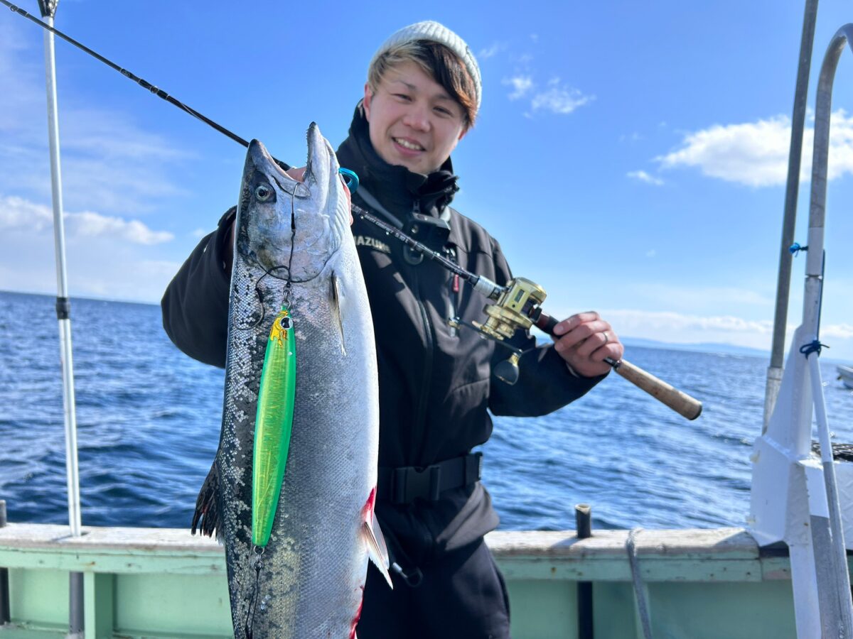 遠征者続出！羅臼サクラマスジギングが今アツい！ - Fishman