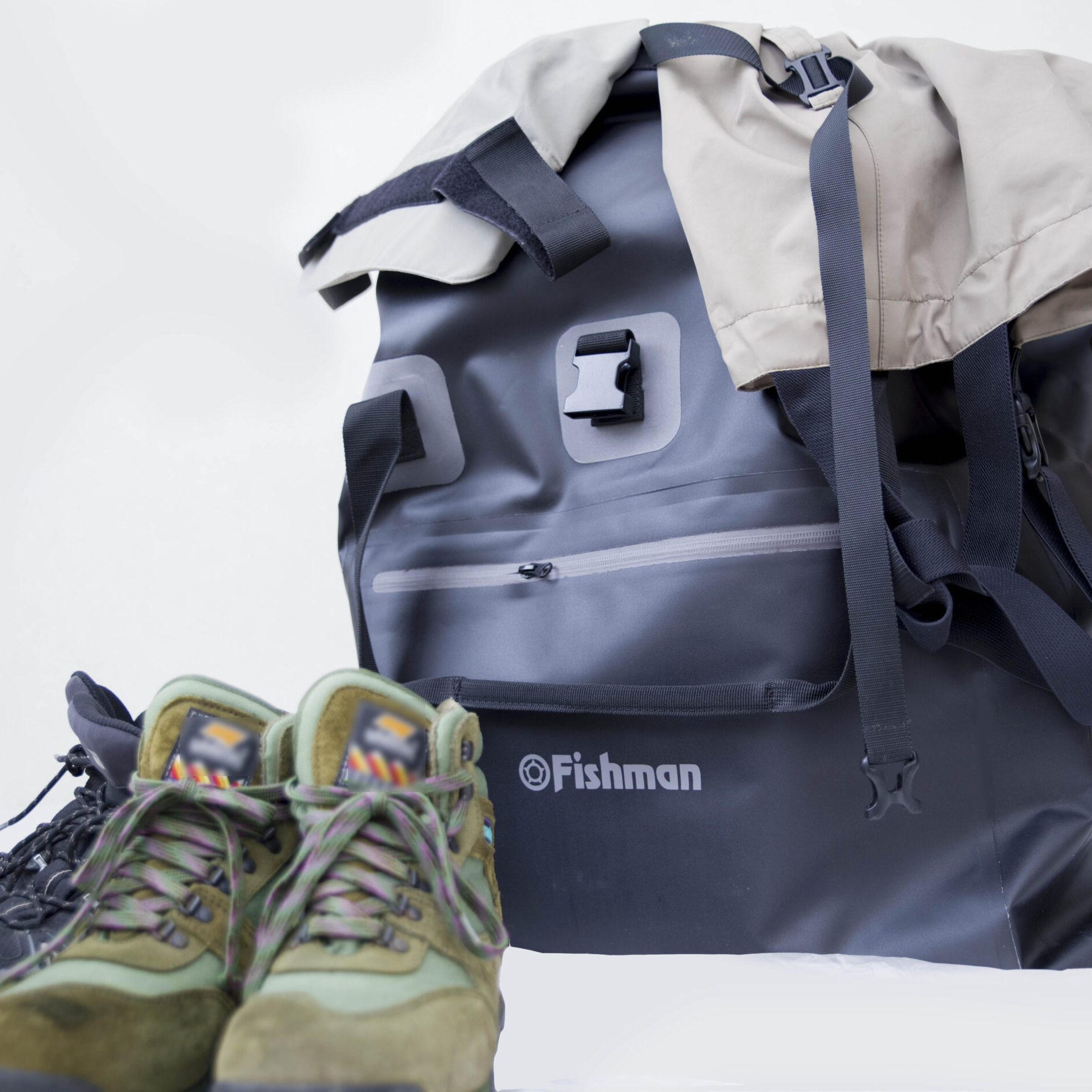 一つは持っておきたい大きな防水バッグ『ウォータープルーフライト